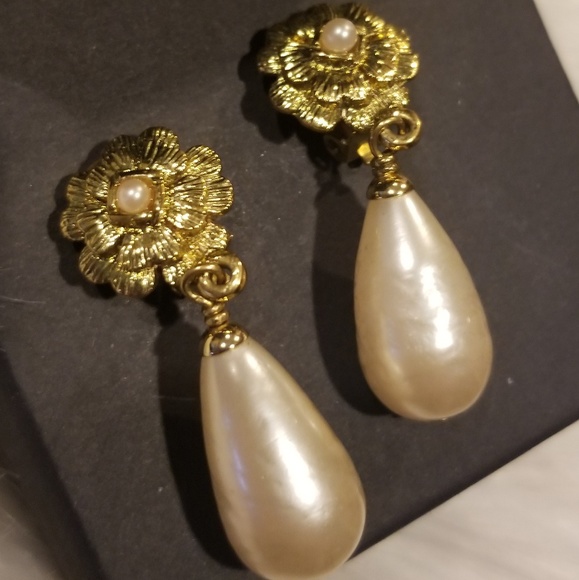 CHANEL Jewelry - Chanel earrings